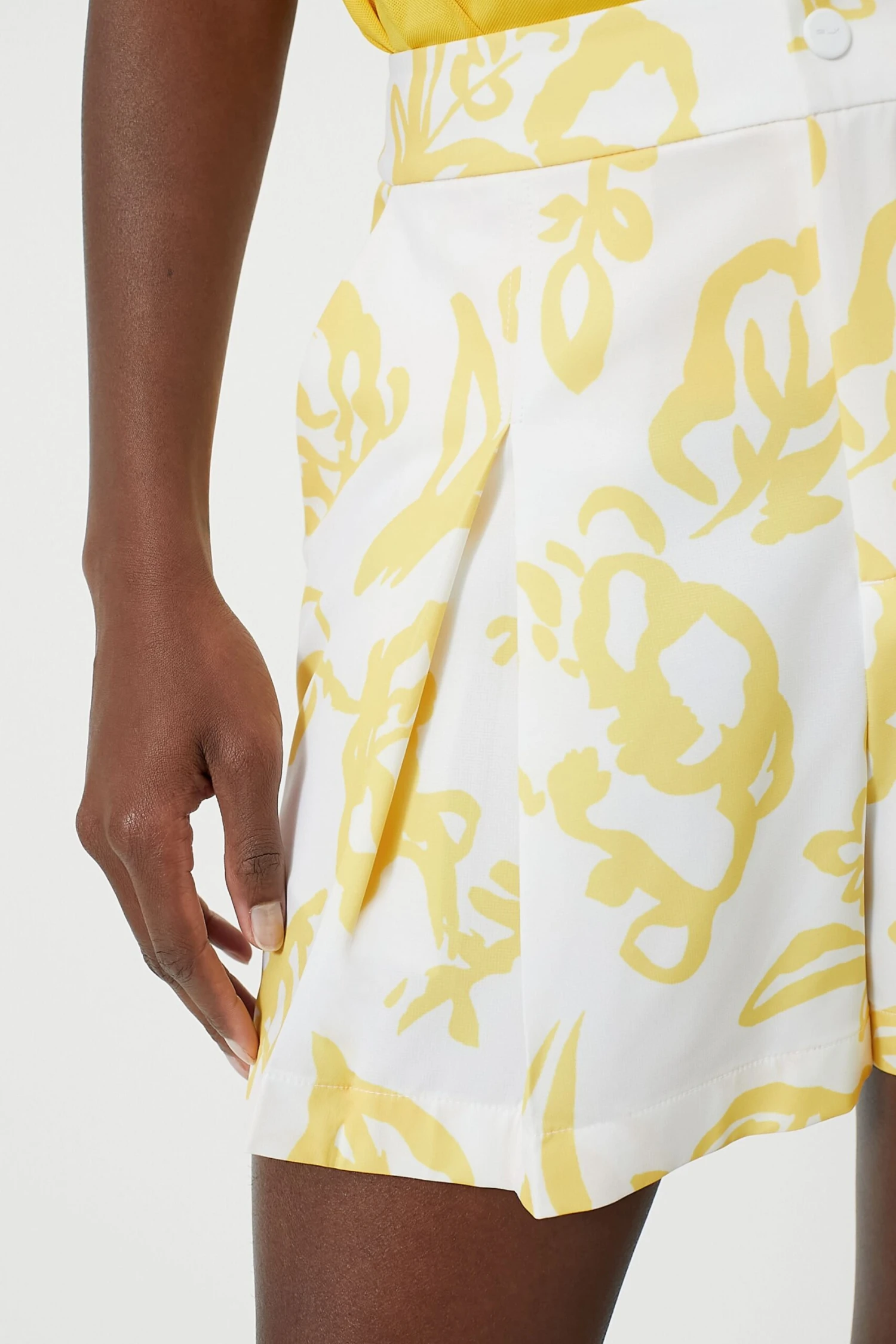 Poly Stretch Wide Leg Pleated Short 5 Poly Stretch Wide Leg Pleated Short - Image 5