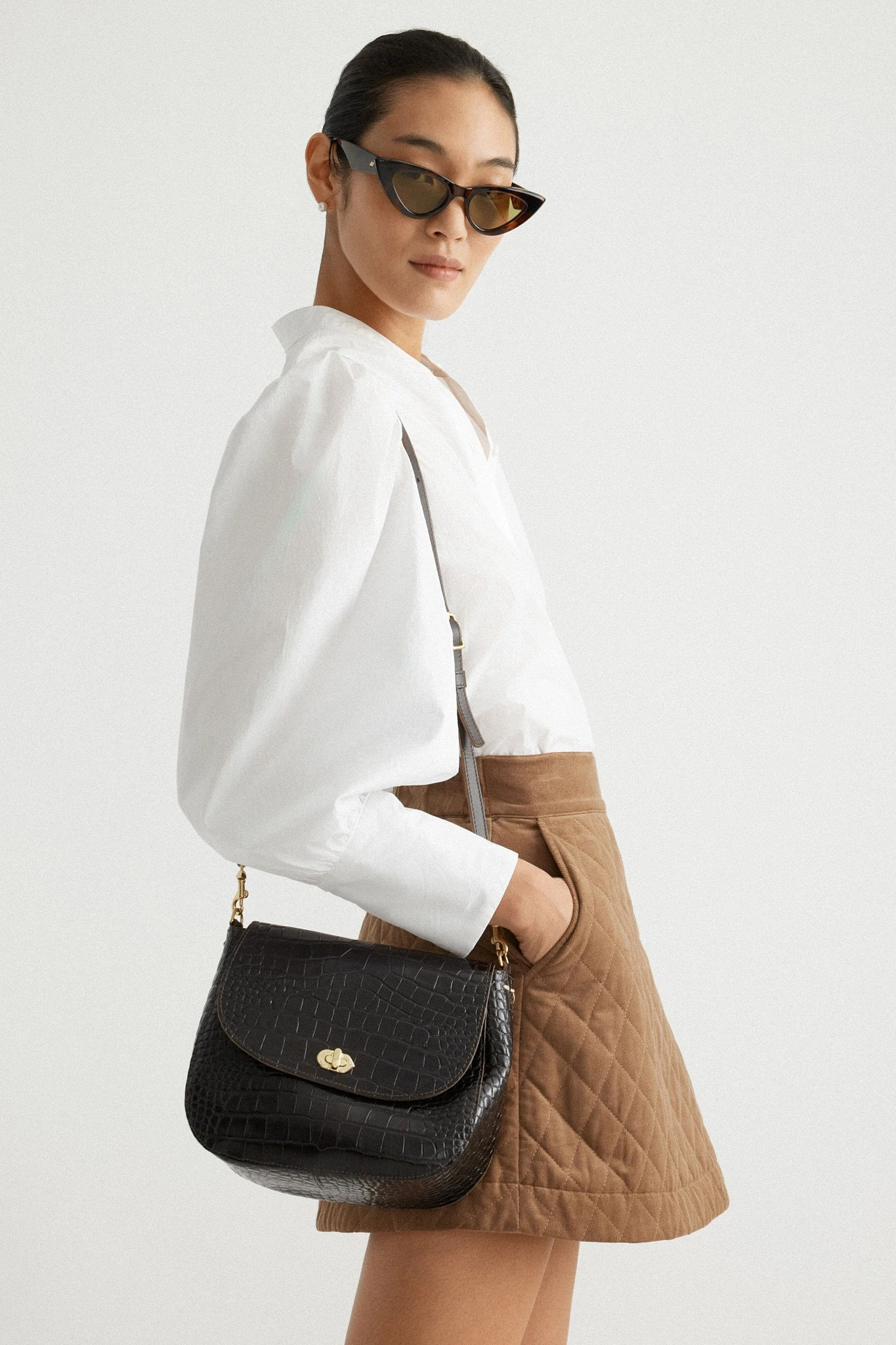 Kalamata Turnlock Louis Bag With Curb Chain Shortie Strap 6 Kalamata Turnlock Louis Bag With Curb Chain Shortie Strap - Image 6