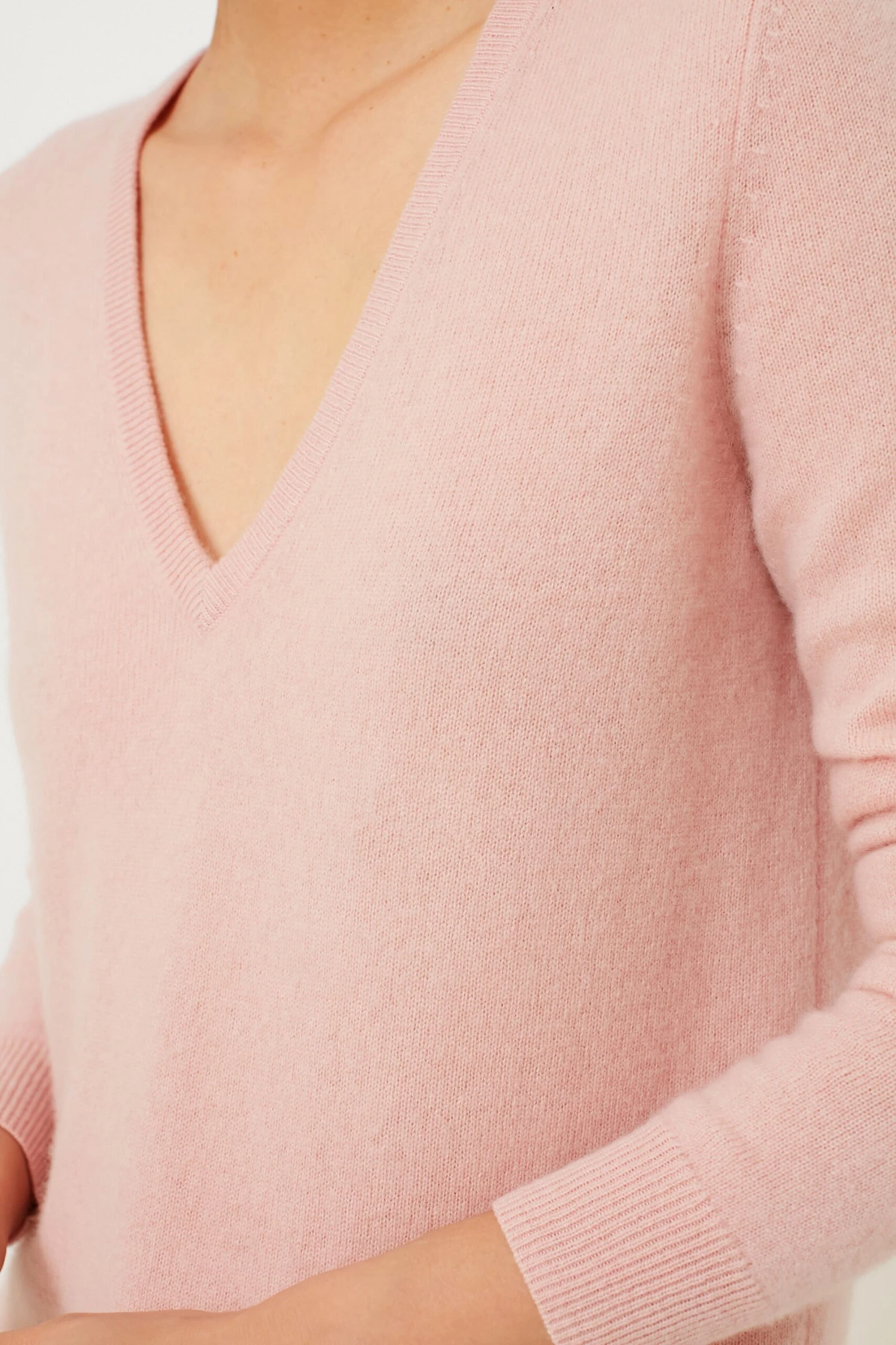Soft Pink Cashmere V-Neck Sweater 5 Soft Pink Cashmere V-Neck Sweater - Image 5